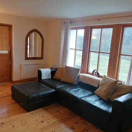 Semesterbostad Cheerful 3 Bedroom With Open Fire